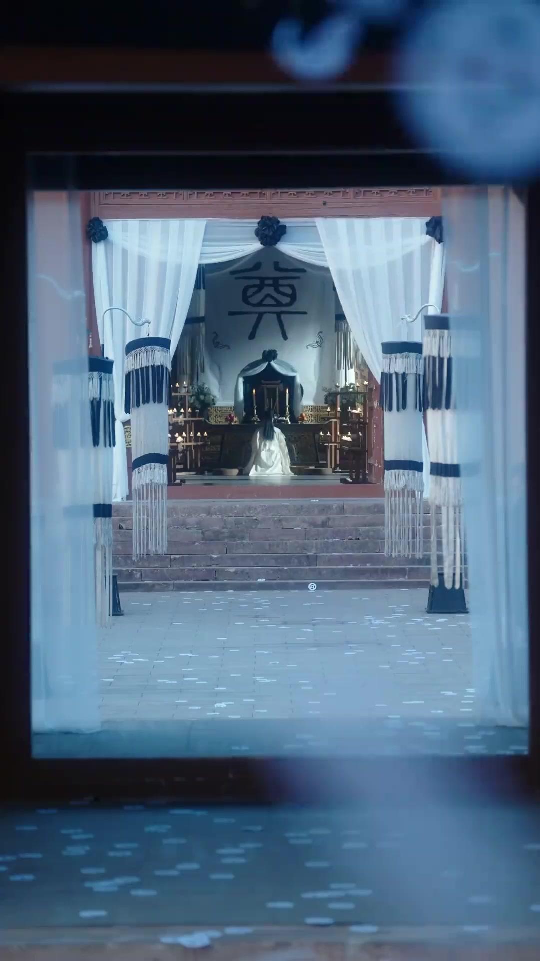 A Grã-Princesa Suprema Ascende ao Trono