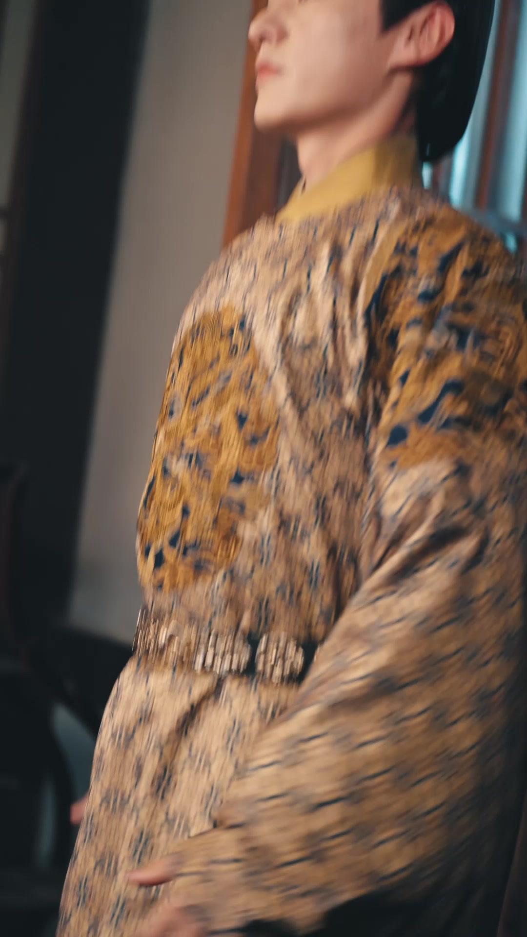 Ibuku dayang, Aku Kaisar