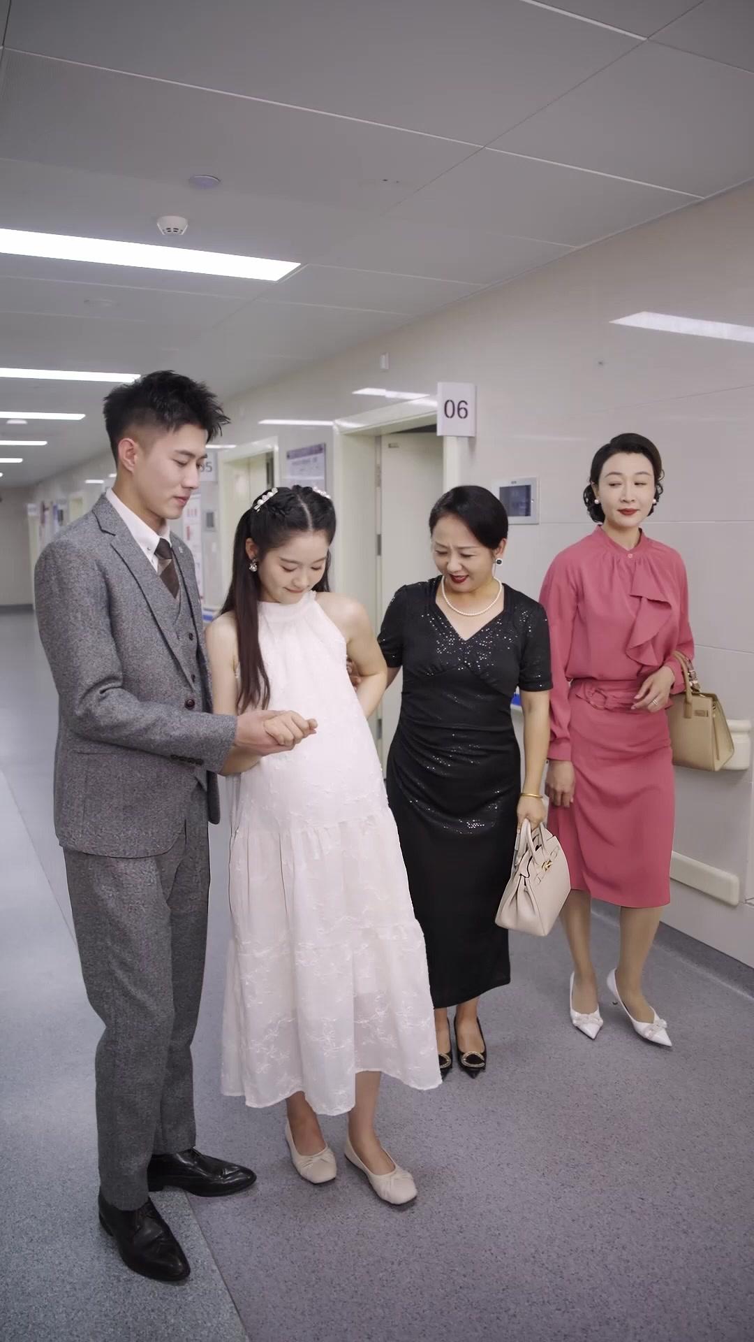 Clingy CEO Won't Let Me Go