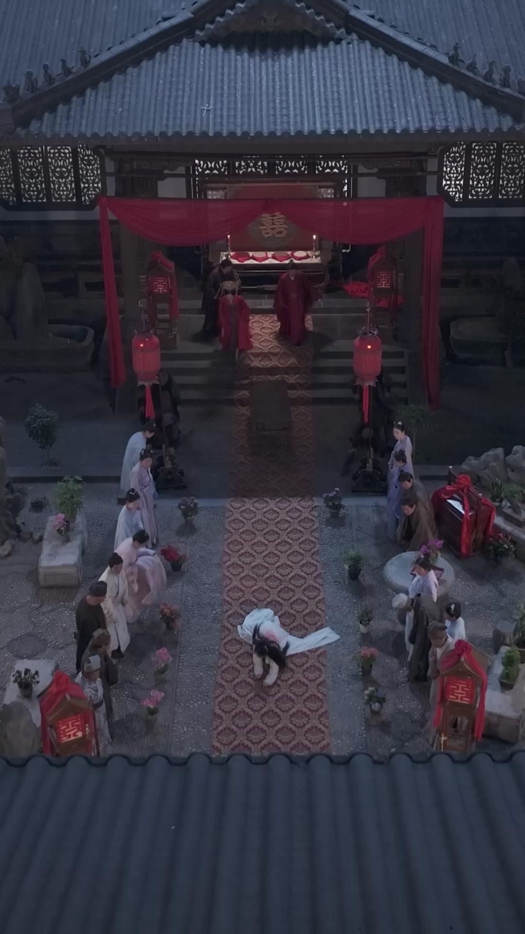 AU-DELÀ DU TRÔNE, L'AMOUR