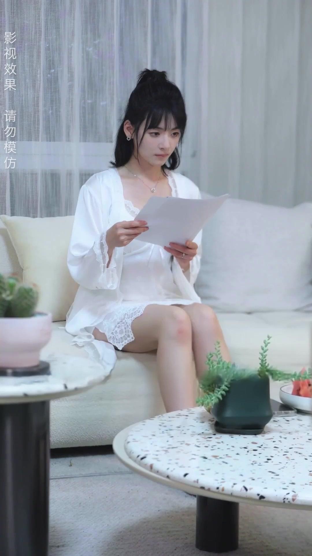 Istri Imutku Punya Rahasia Tersembunyi!