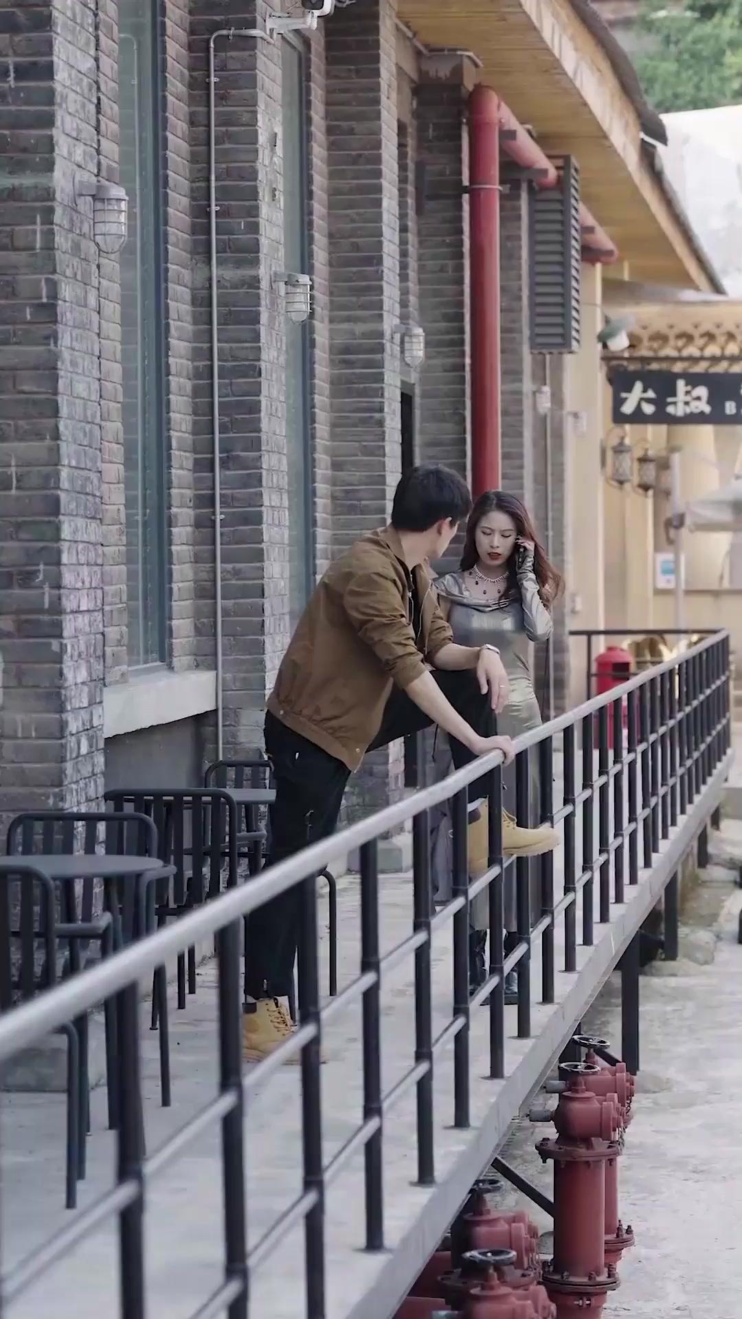 Lepas Cerai, Naik Takhta