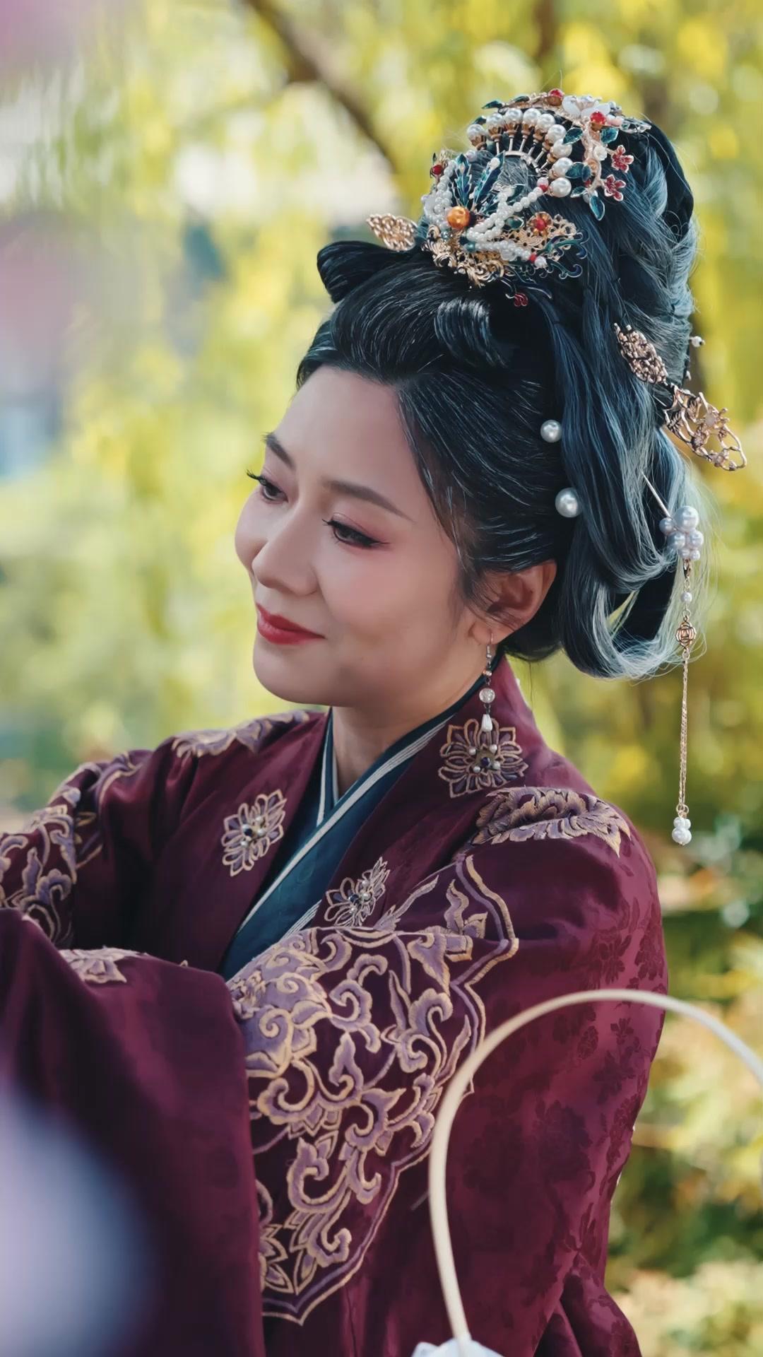 Ibuku dayang, Aku Kaisar