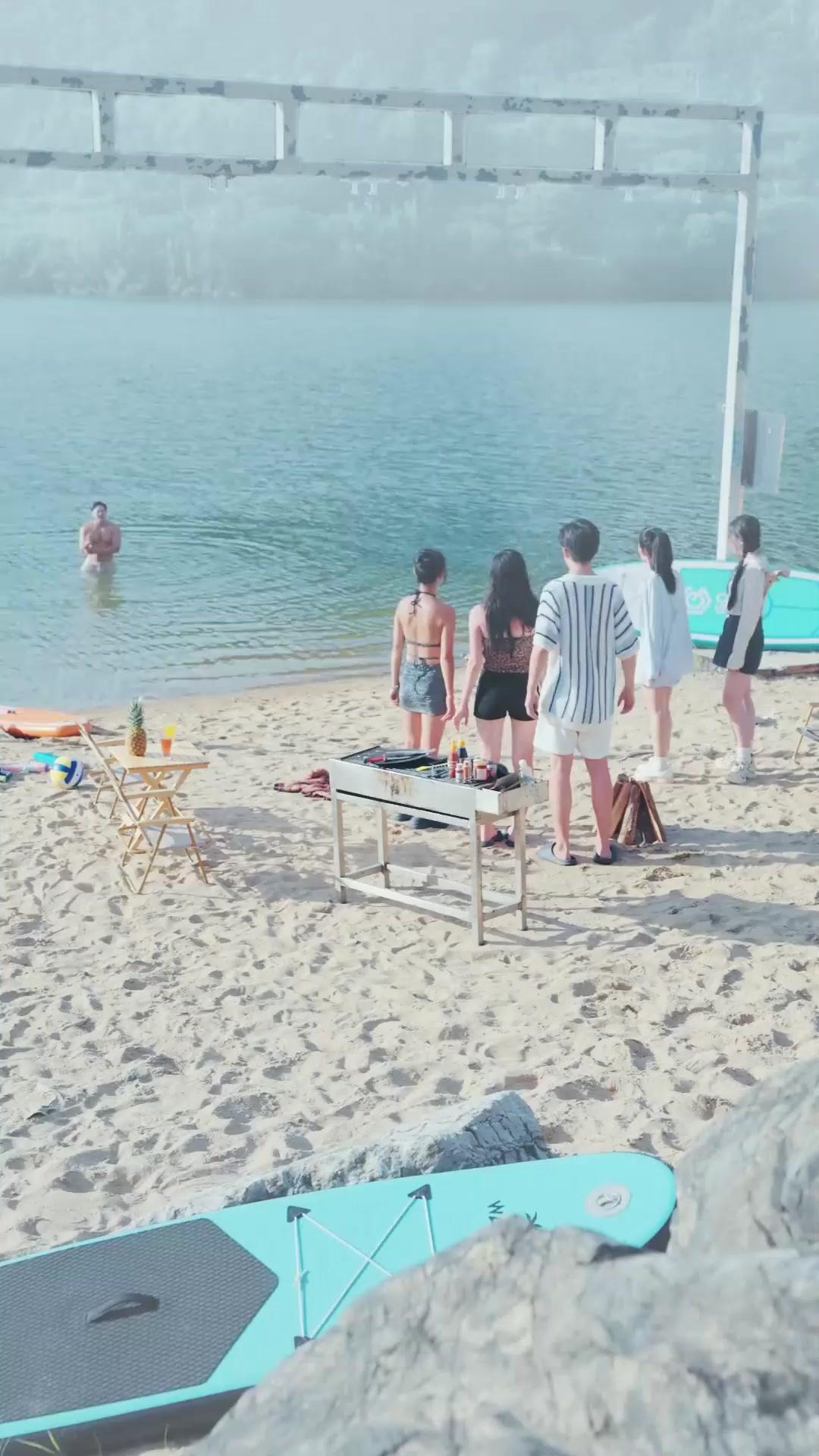 (Dublajlı) Köpekbalığı Adası