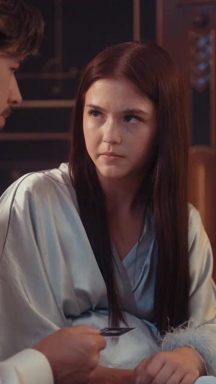 Pregnant with Billionaire's Twins, Love Begins