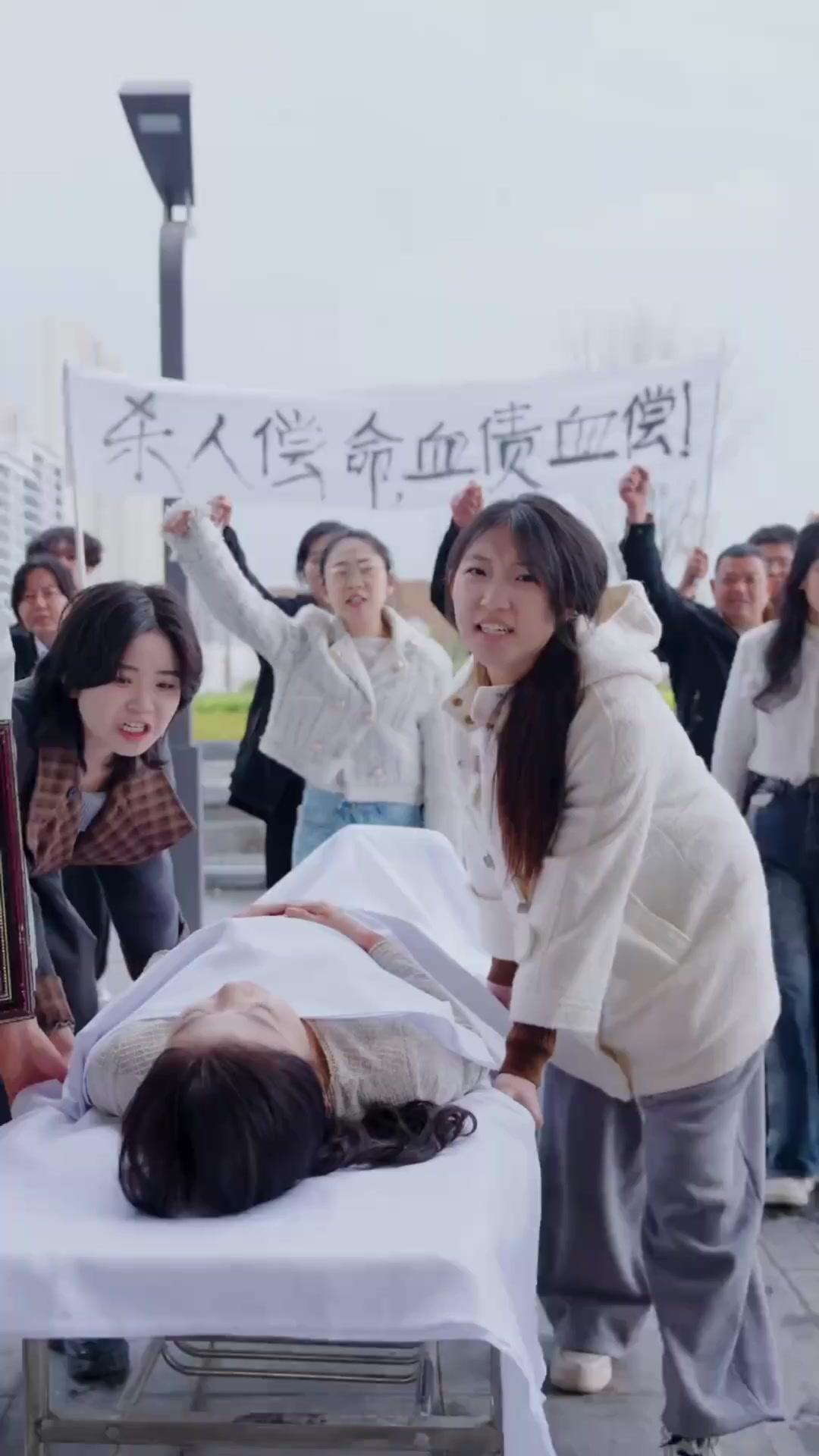 Rahasia Besar di Balik Layar