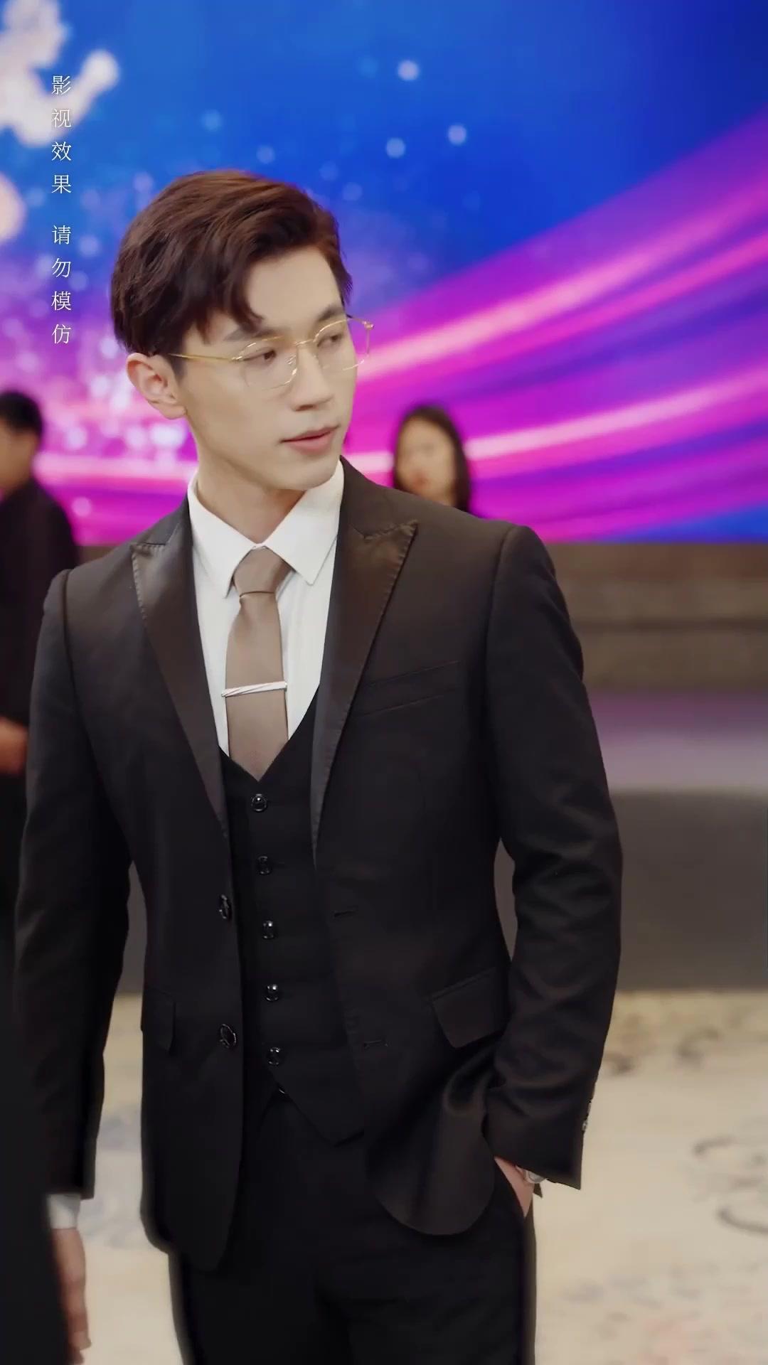 TOURNANT EN ROND POUR TE TROUVER