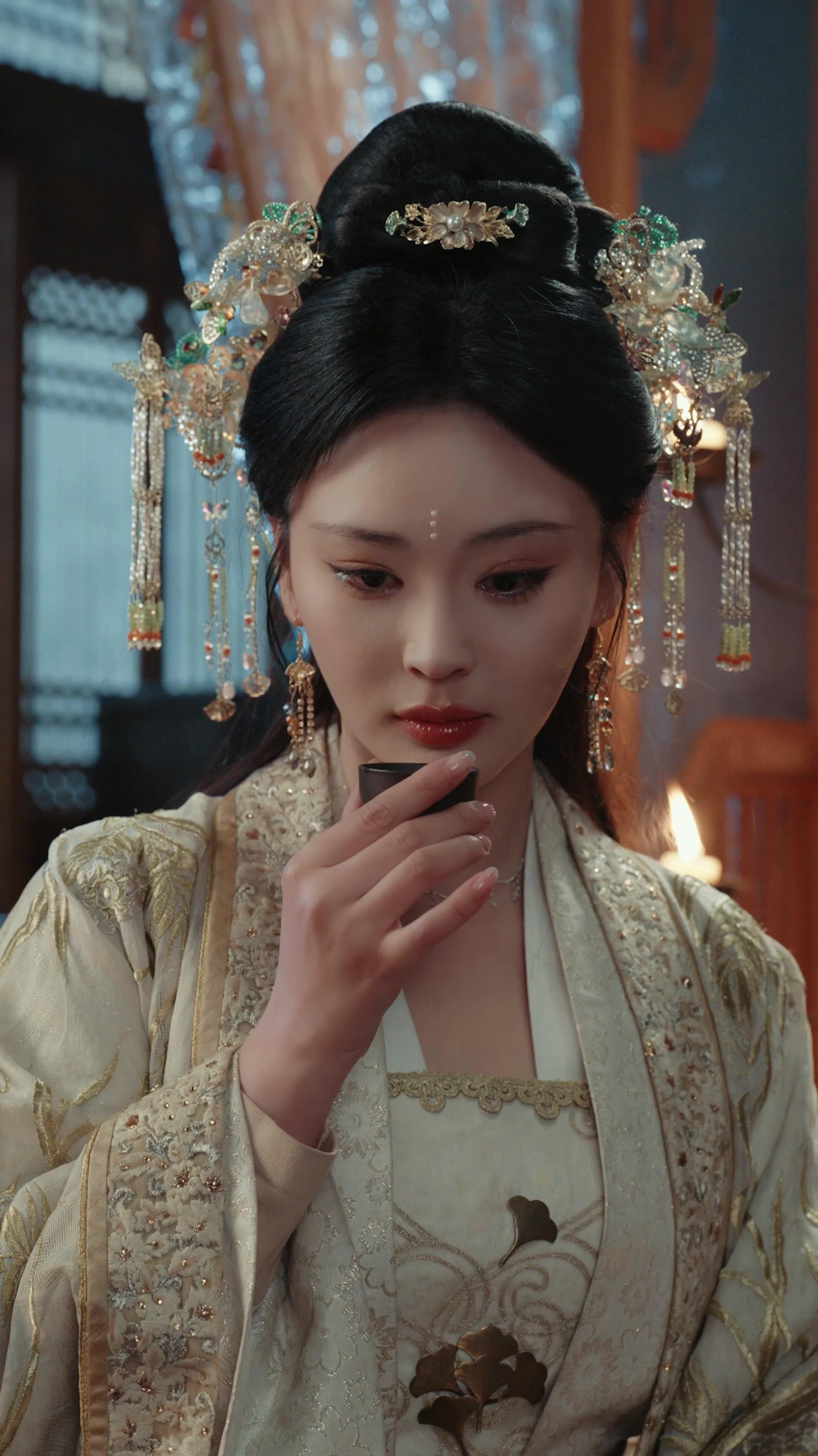 Cinta Kerajaan Yang Rumit