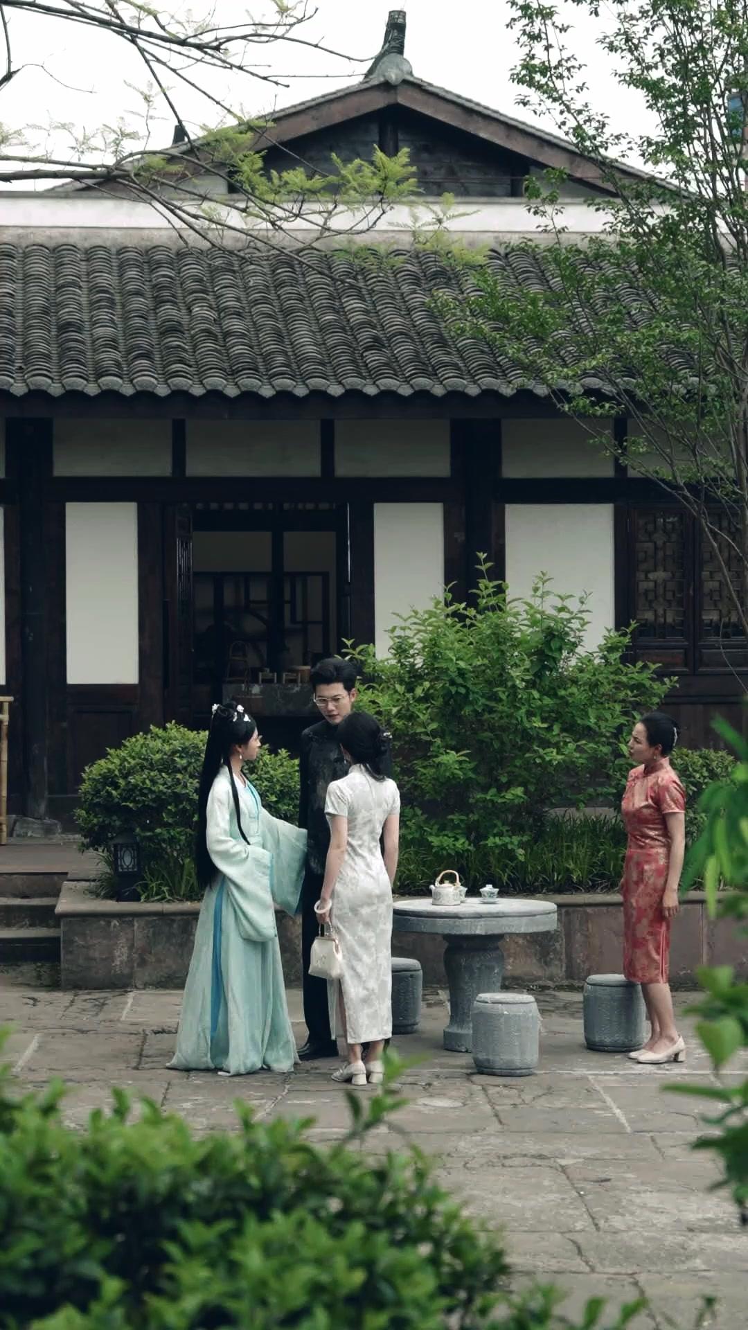 Kriegsheilige: Kronen aus Blut und Zeit