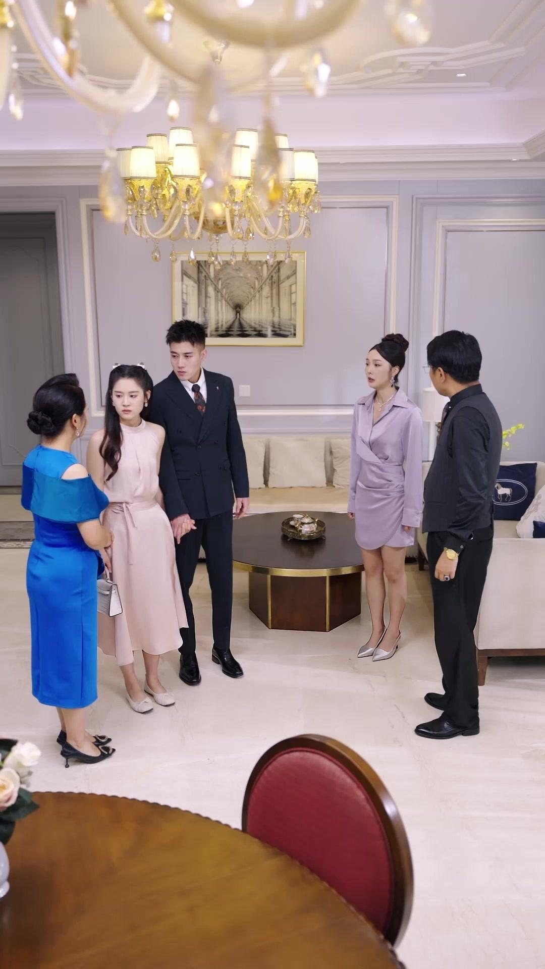 Clingy CEO Won't Let Me Go