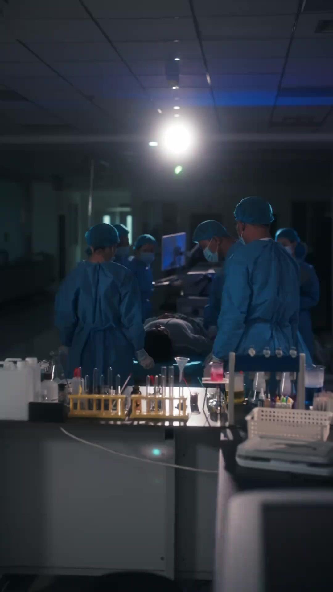 ACCABLÉ PAR UN AMOUR PROFOND