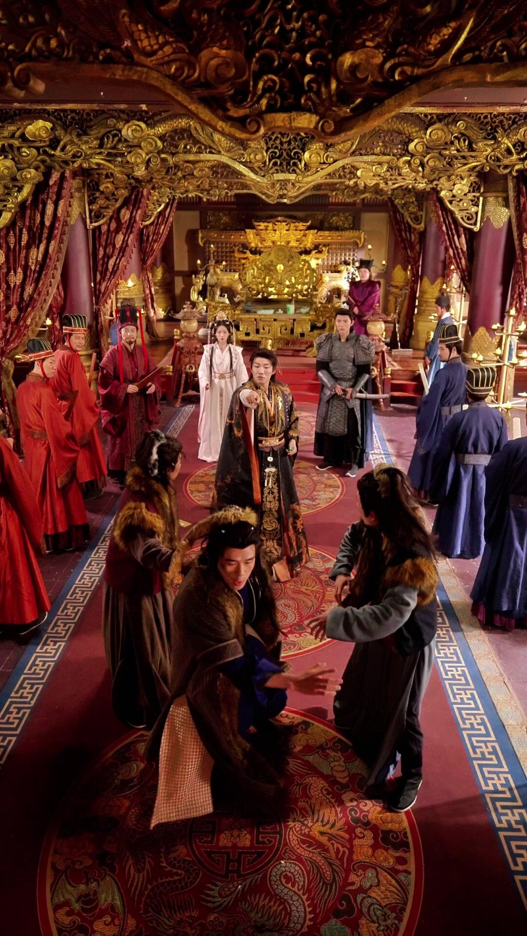 الإمبراطور الطائش الذي أنقذ عرشه بالزوجات