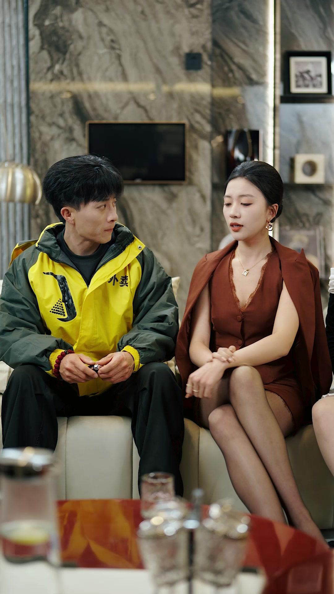 What? 9 Billionaire Sisters!