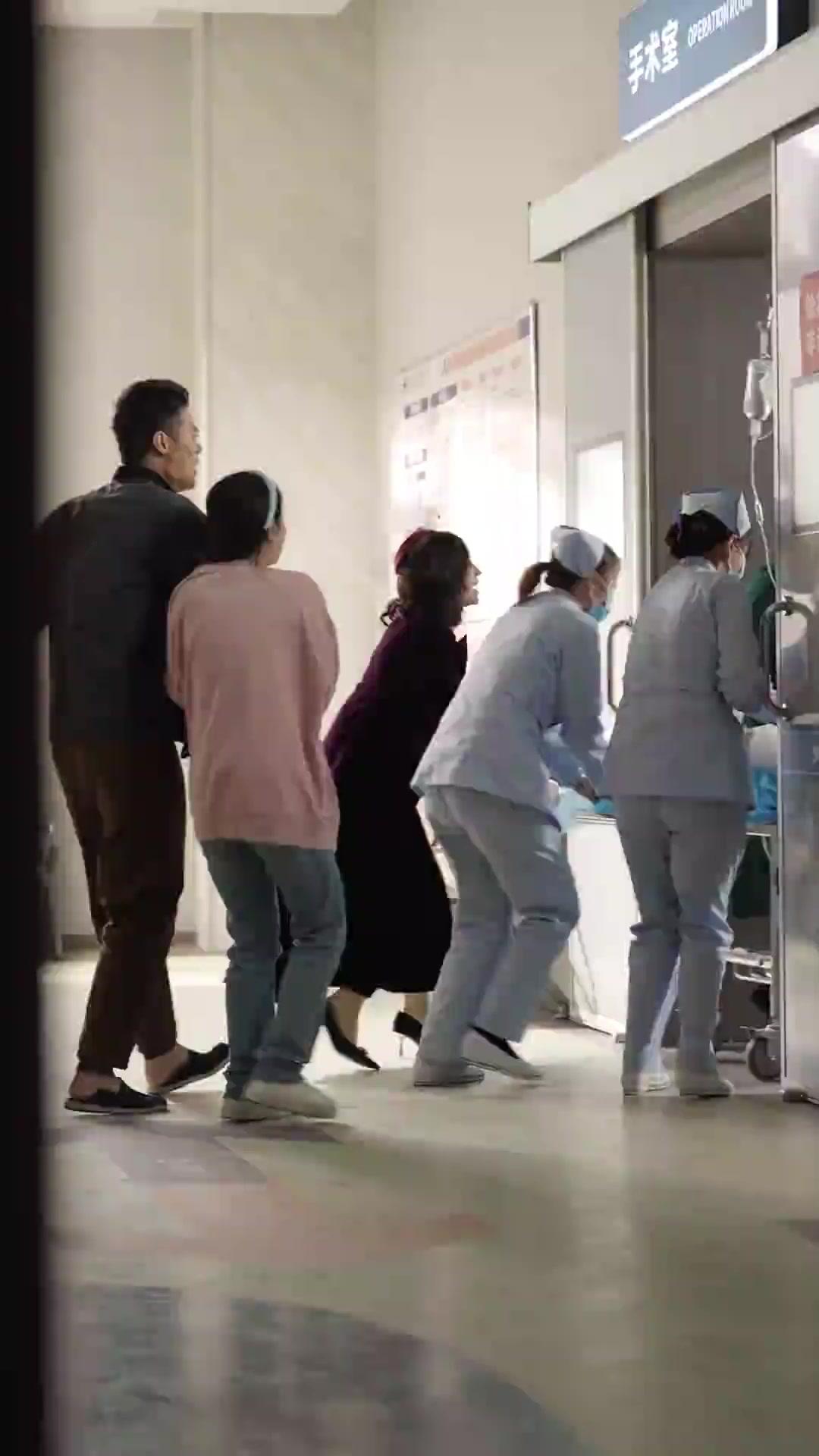 Anak Musuh dalam Pelukan