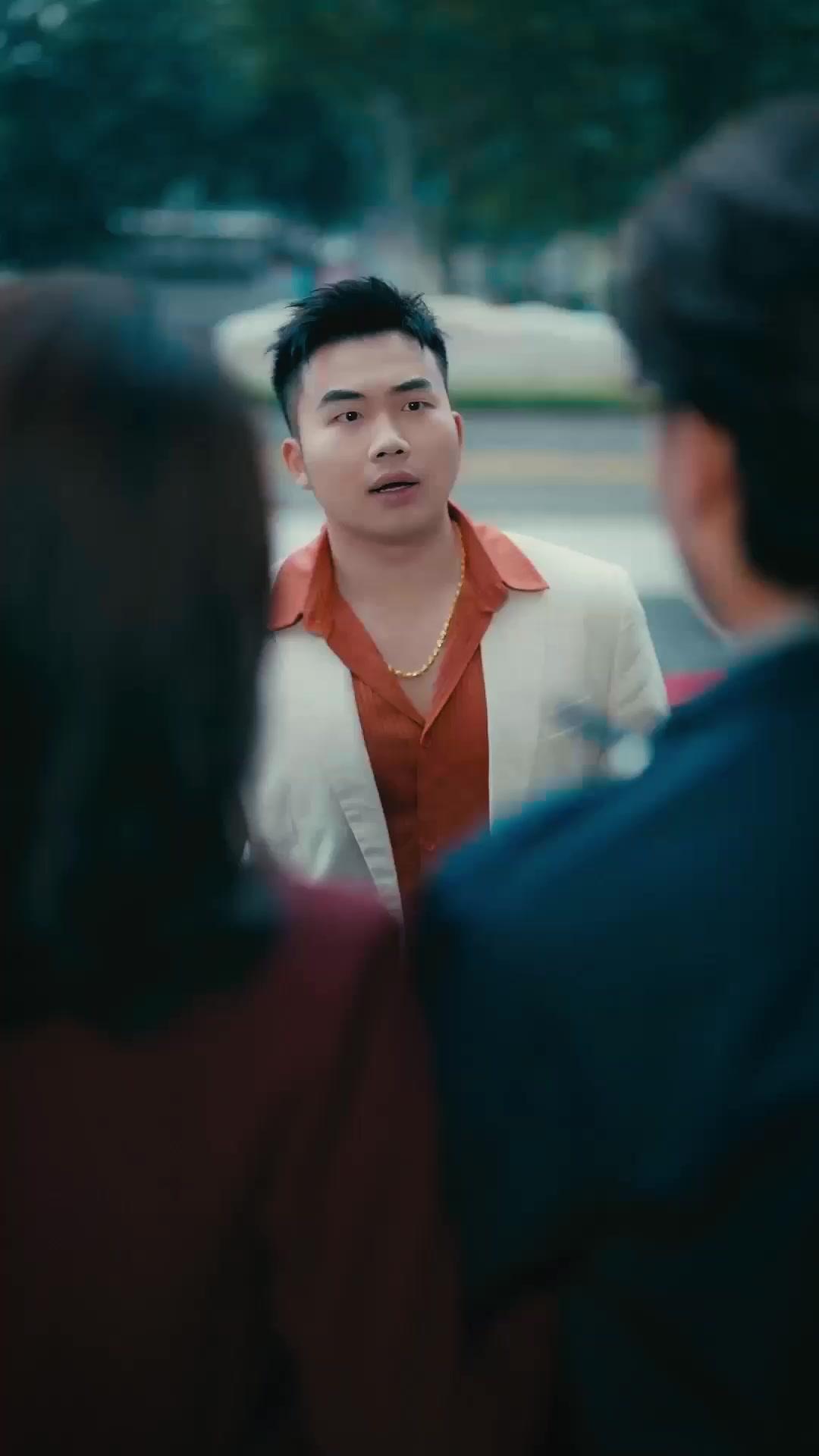 我爸去當保全，撿回一個總裁媽