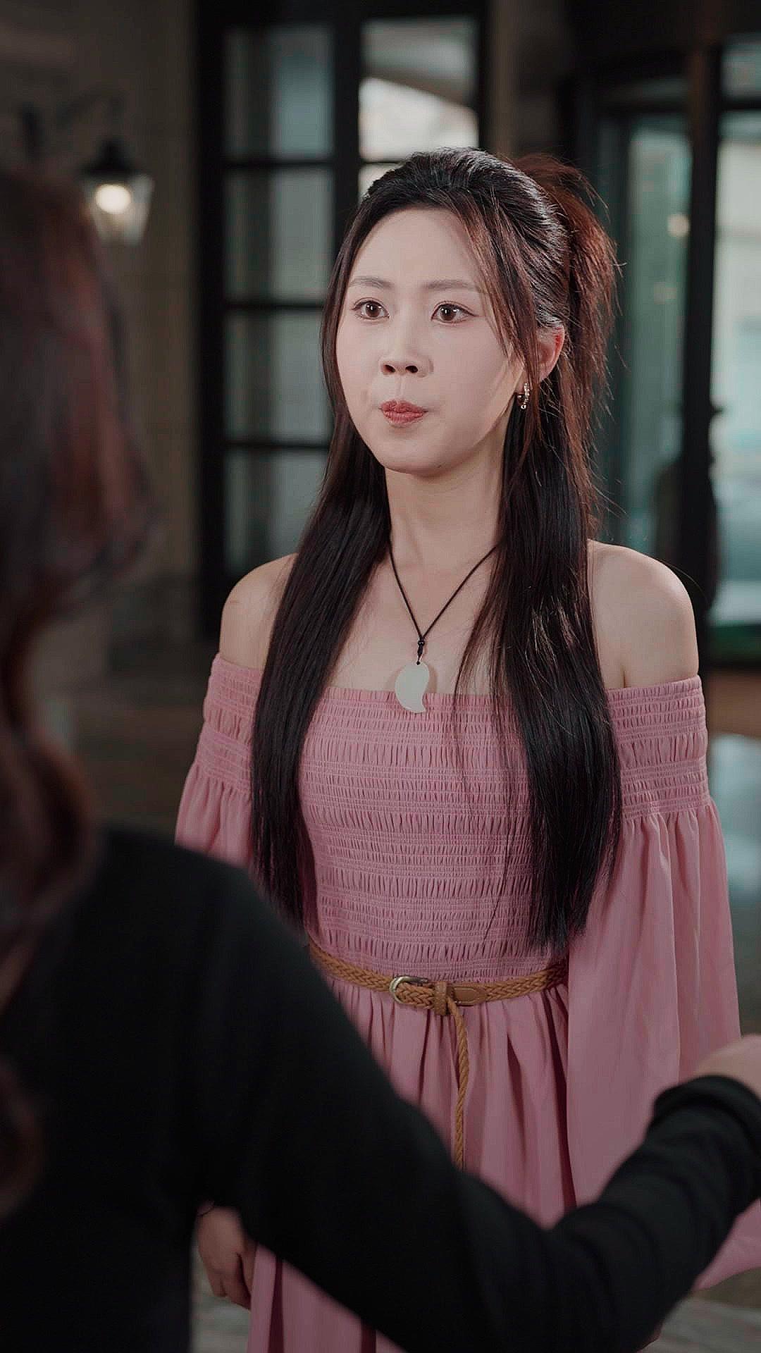 Mawar Di Tapak Tangan - Terlalu Menggoda