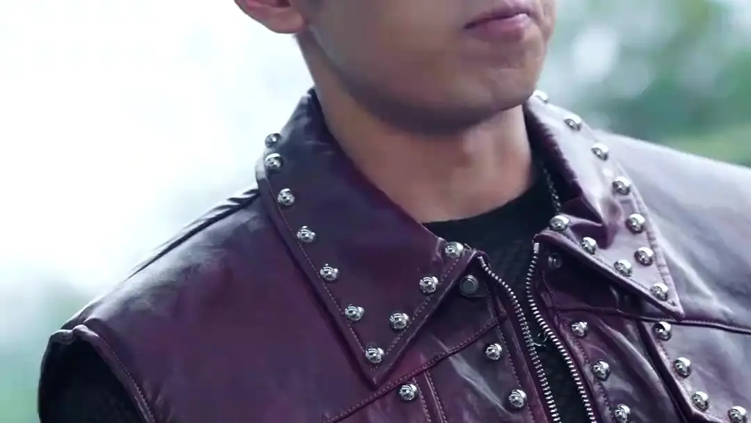 (مدبلج) سائق الشاحنات، أقوى مما تتخيل: عندما تتحول الكرة المطاطية إلى سلاحٍ في معركة الطموح