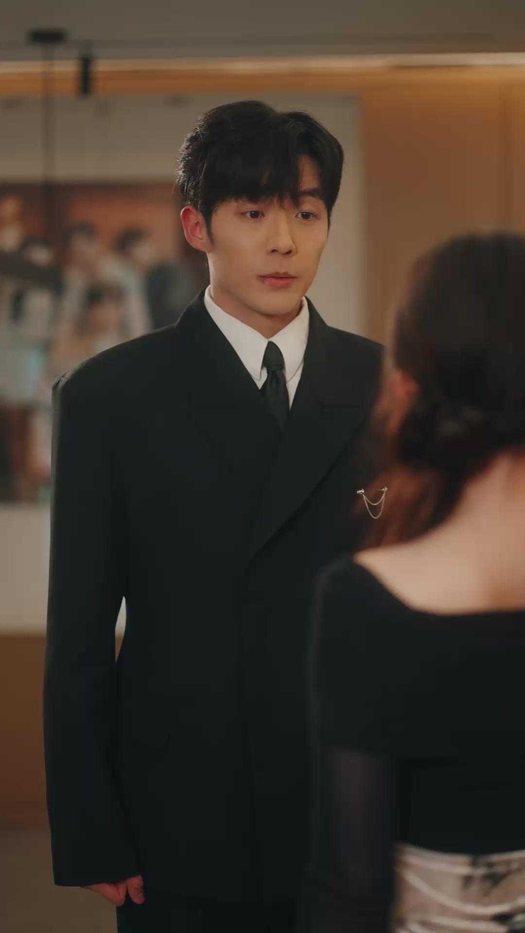 OMG! The "Gold-Digger" is a Warrior Queen!