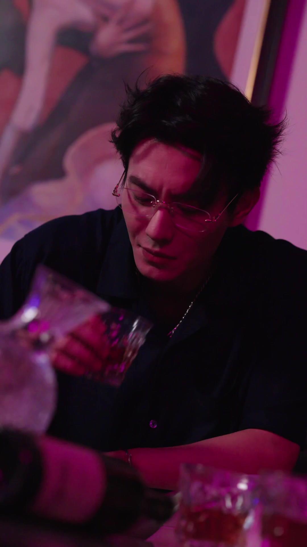 Un beso, un matrimonio