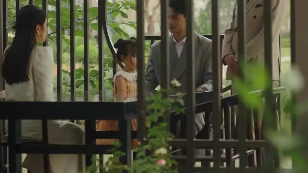 The Heiress's Reckoning: When a Child’s Glance Unravels Generational Lies