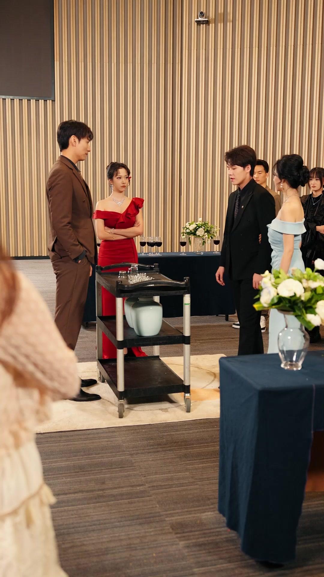 Primadona dan Pengawalnya