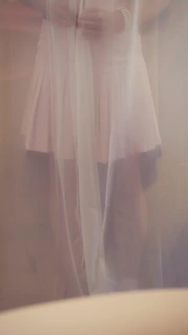 Pregnant with Billionaire's Twins, Love Begins