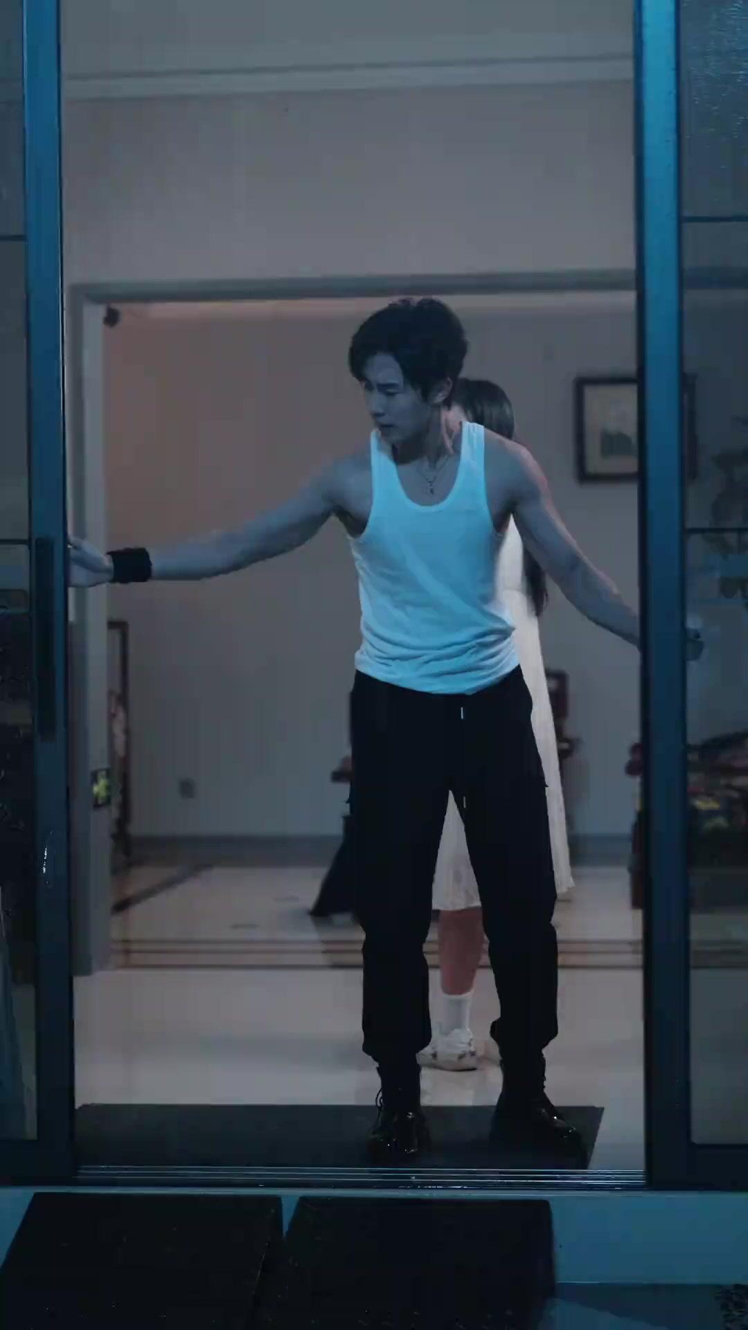 Dalam Pelukannya, Aku Bebas