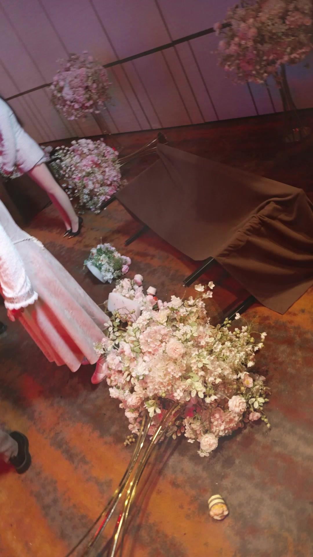 What? 9 Billionaire Sisters!