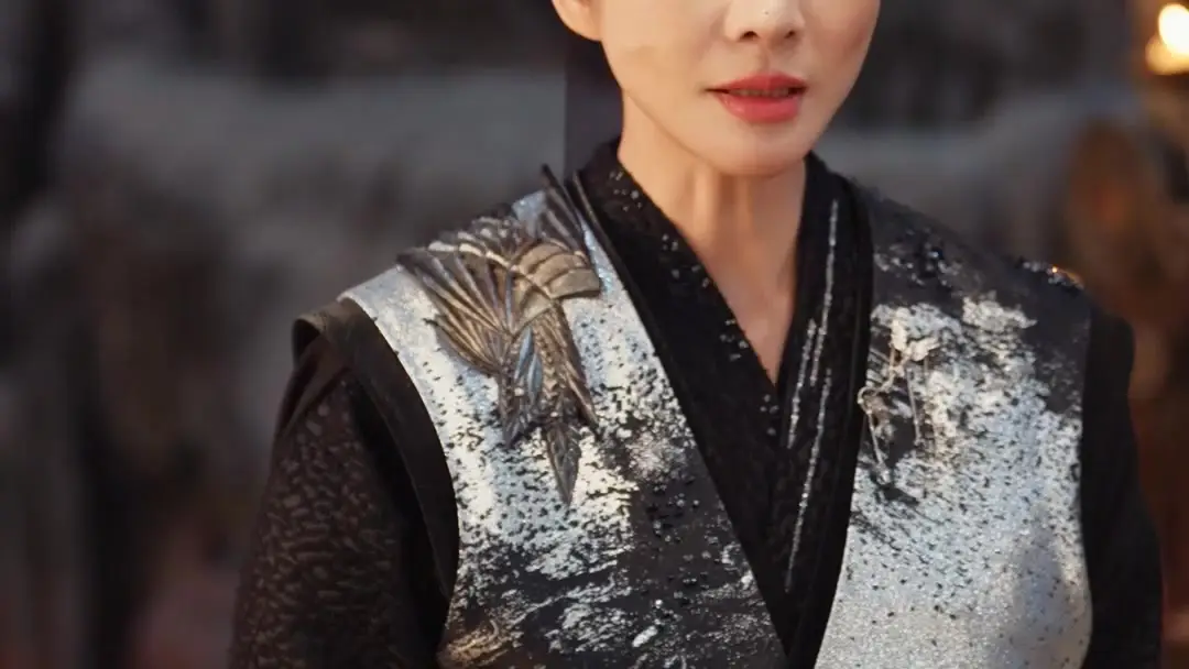 Sürpriz Kahraman2: Tahtın Üstünde Gözler, Taşların Altında Sırlar