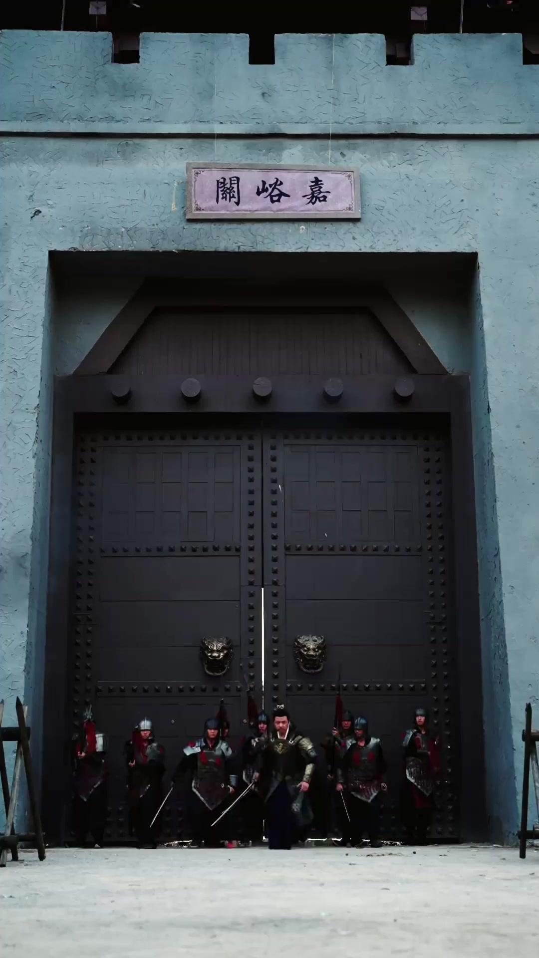 My Stepsisters Spoiled Me into a Legend