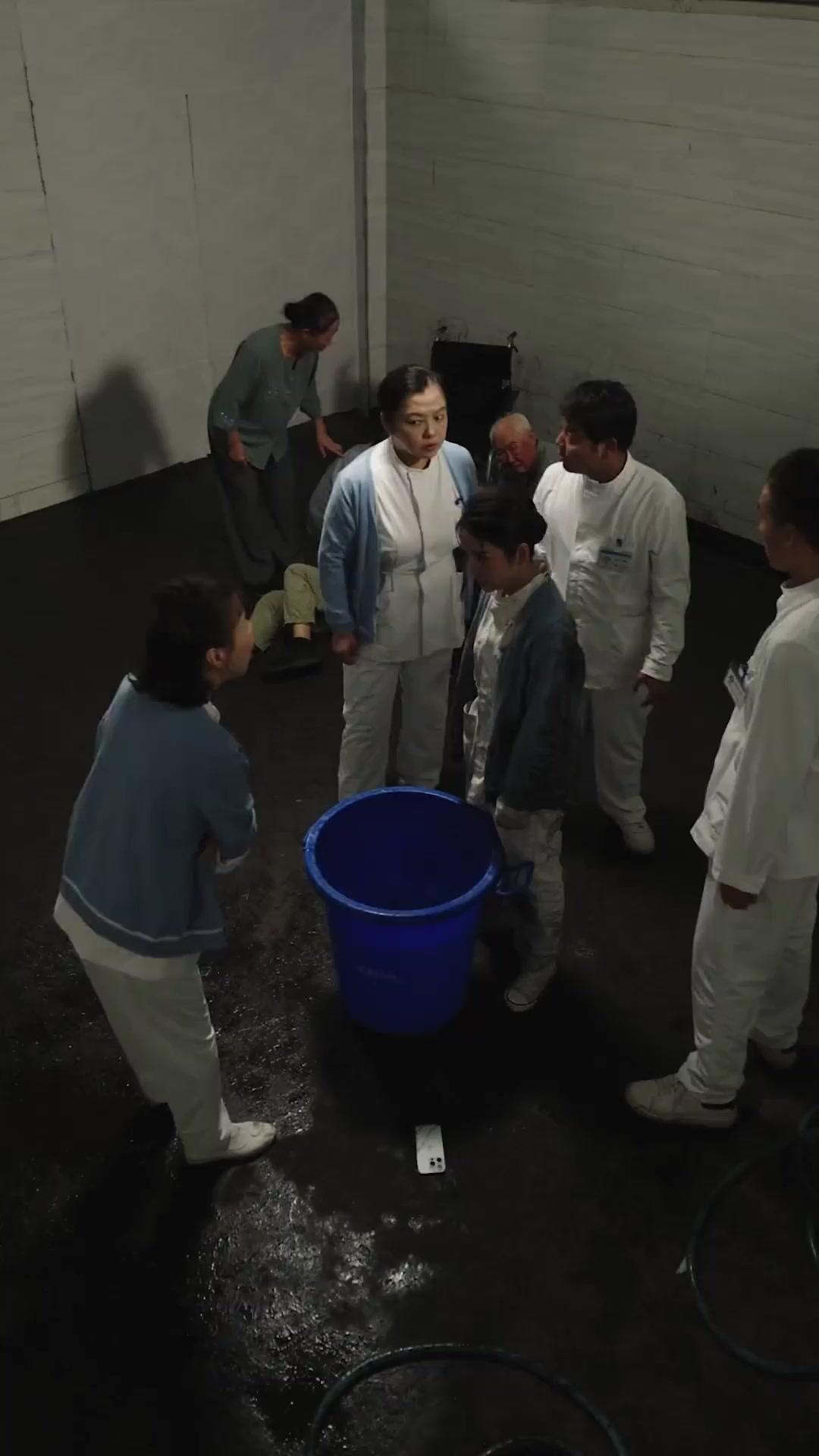 (吹き替え) 潜入！ 悪徳老人ホーム