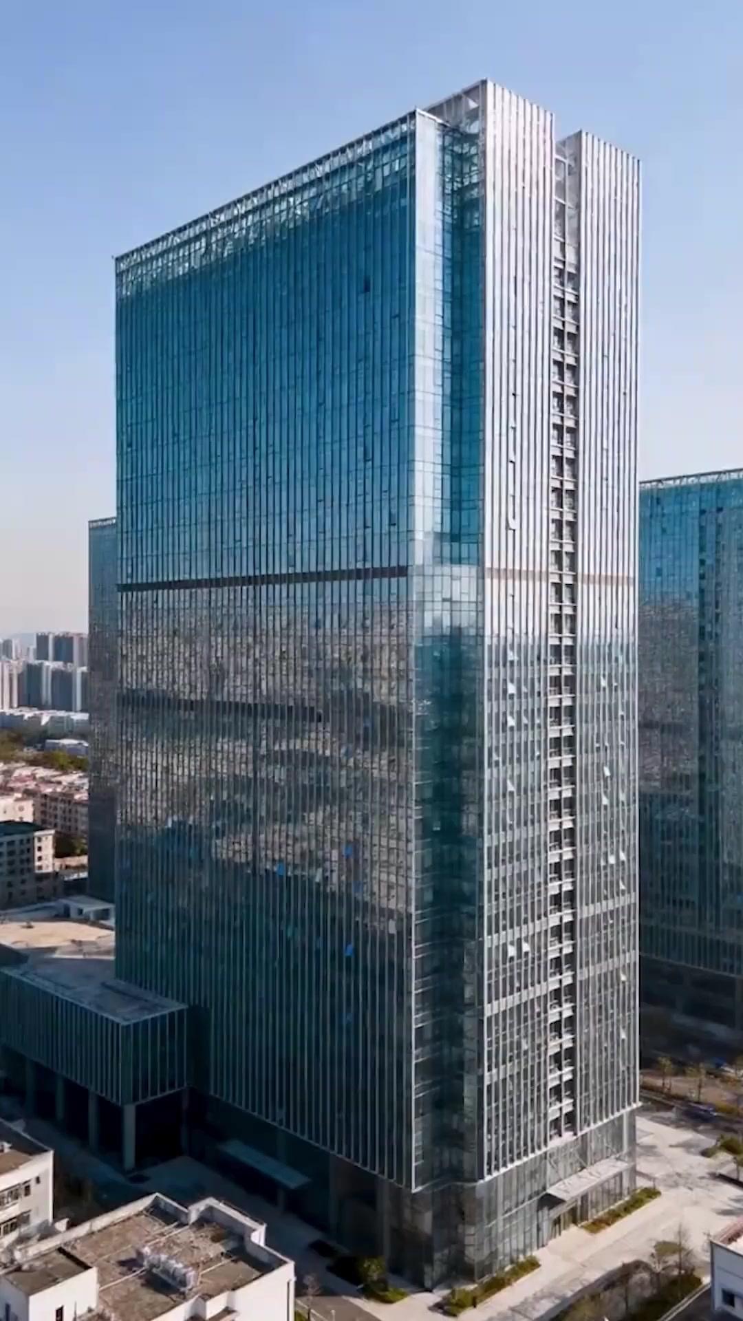 Lâm Tiểu Thư Tỏa Sáng Rực Rỡ