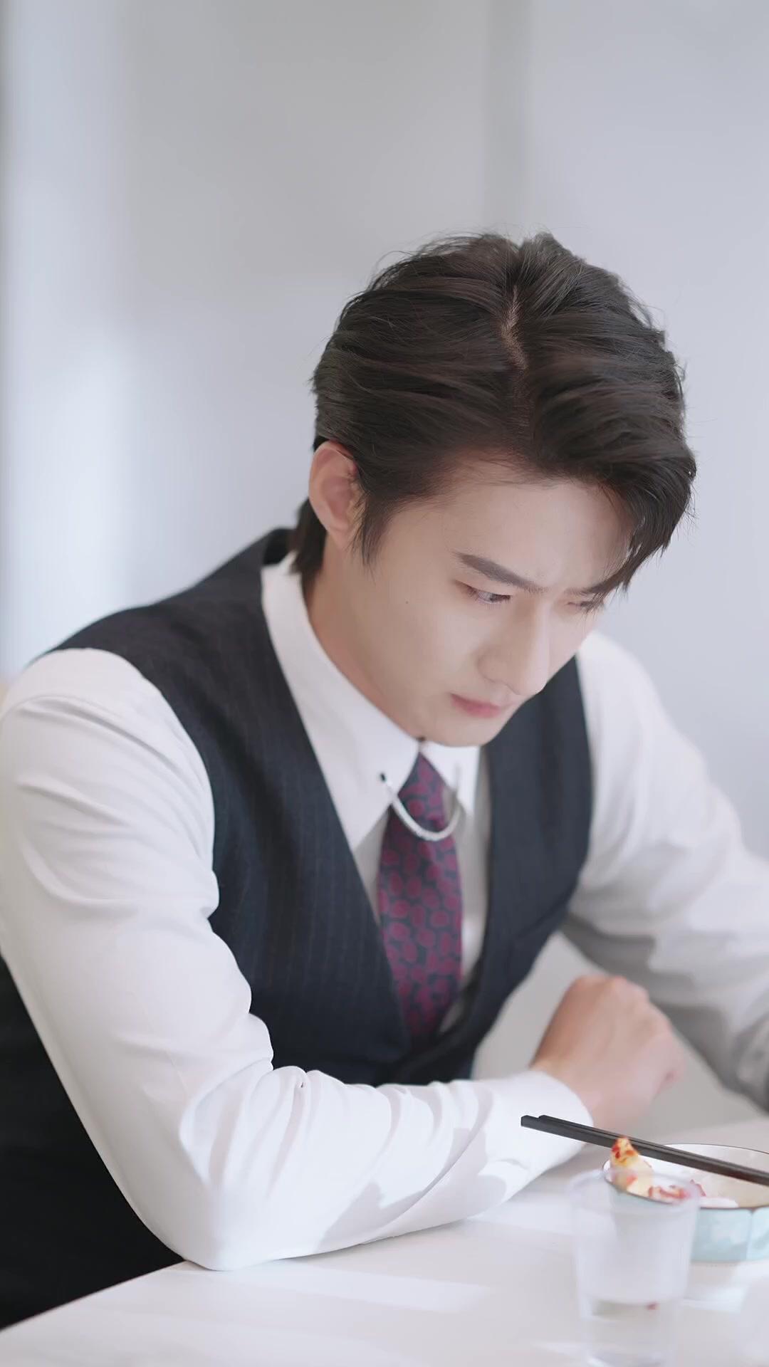 Rahasia Masa Lalu, Cinta dan Balas Dendam