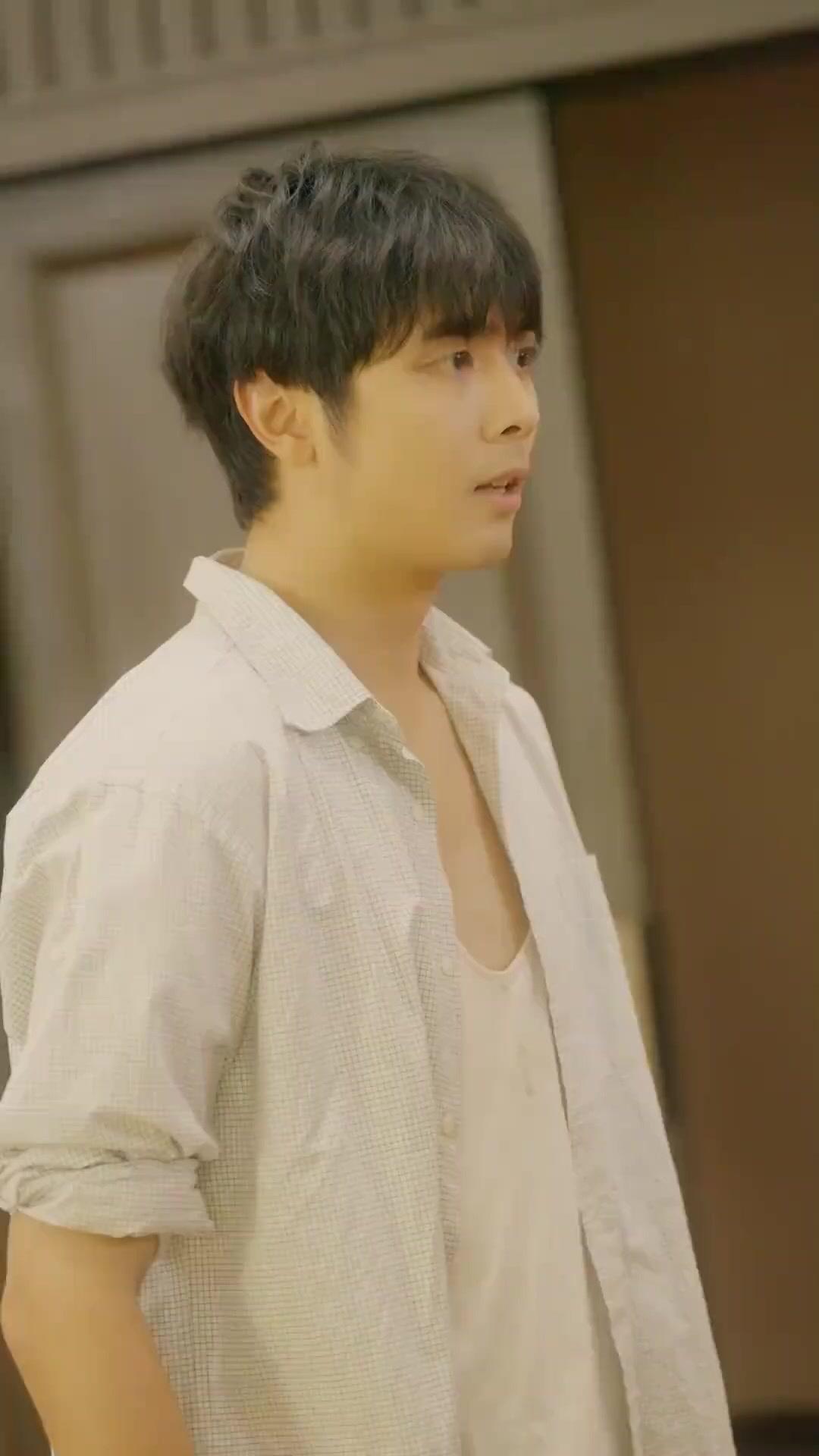 LA FILLE EN NOIR: UNE DETTE DE SANG À PAYER