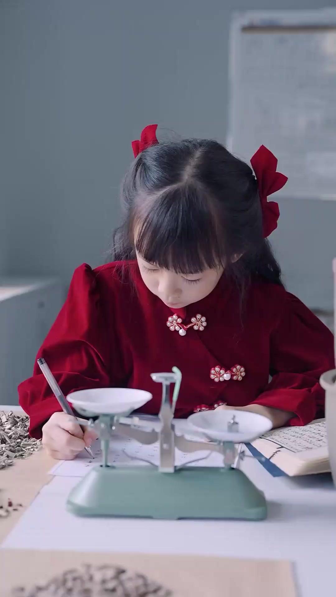 (Doblado) ¡Mi abuela es una niña!