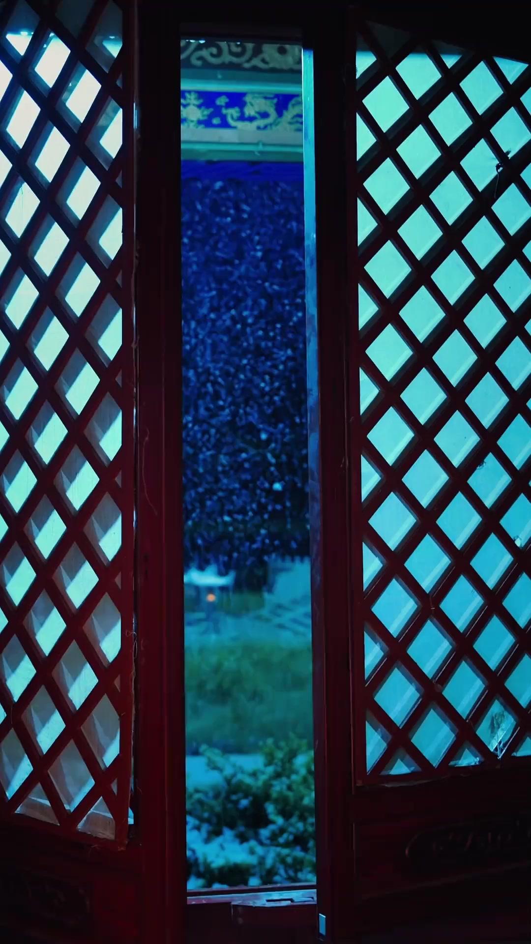 UN TRÔNE, DEUX VIES