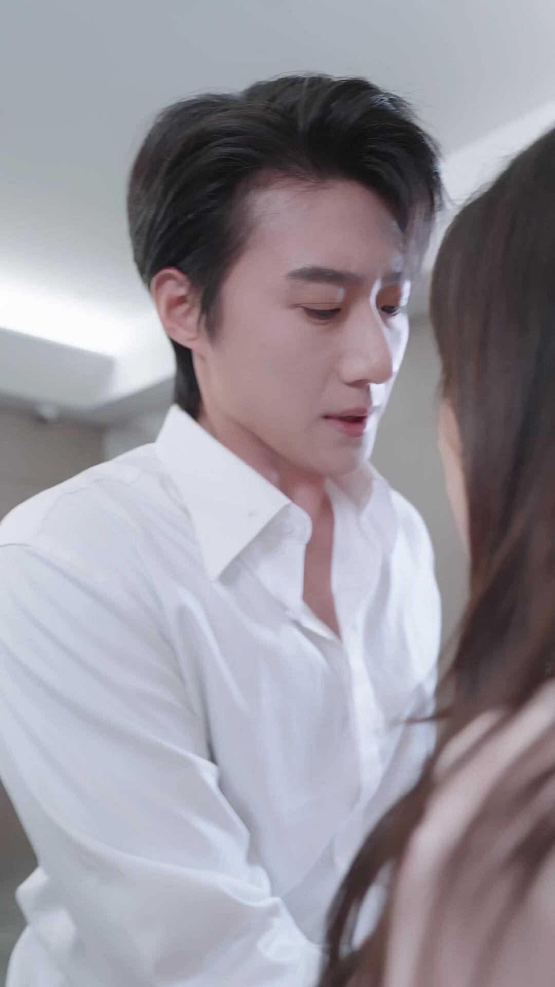 Rahasia Masa Lalu, Cinta dan Balas Dendam