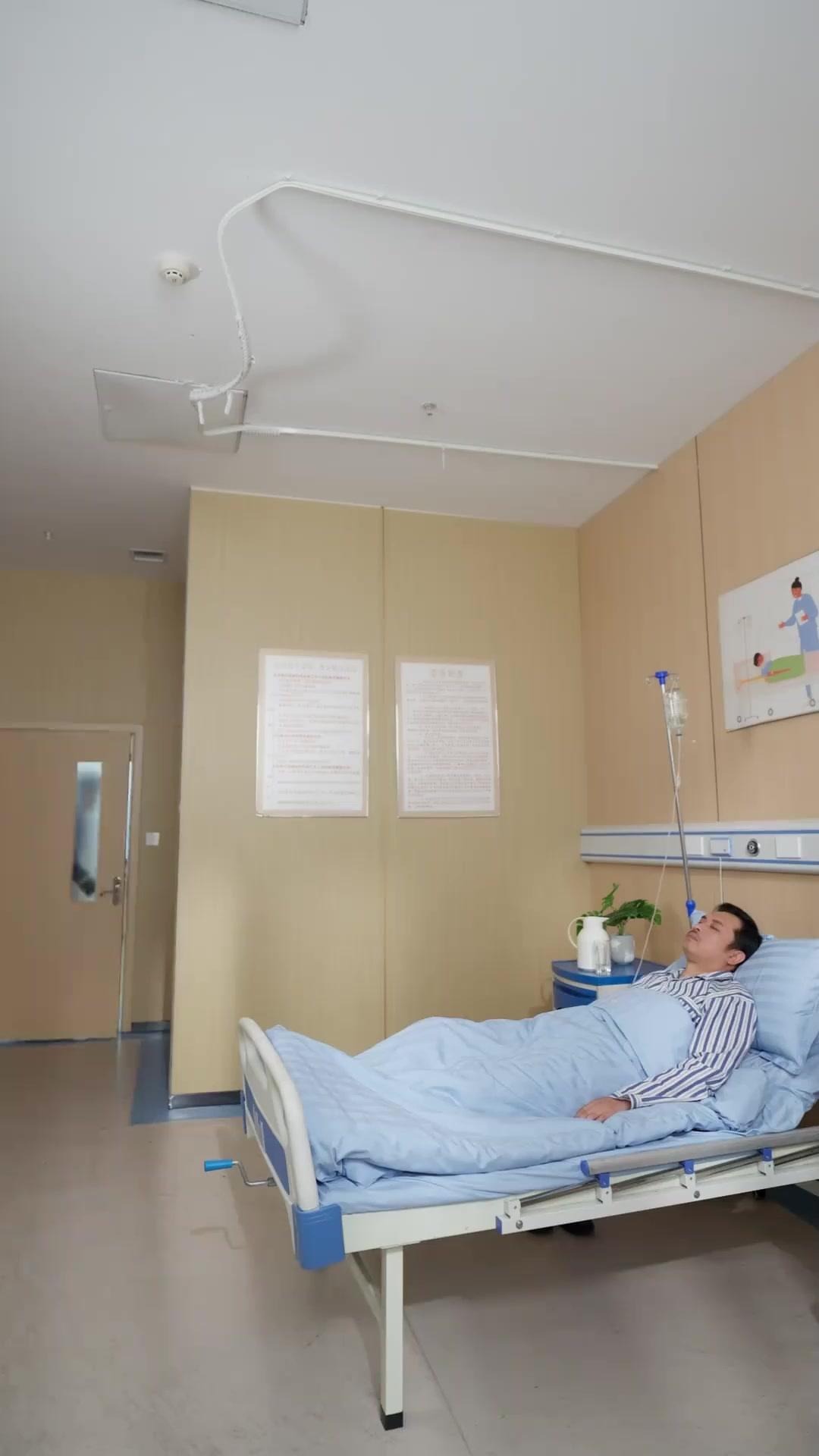 LUI, VENU DES FLAMMES