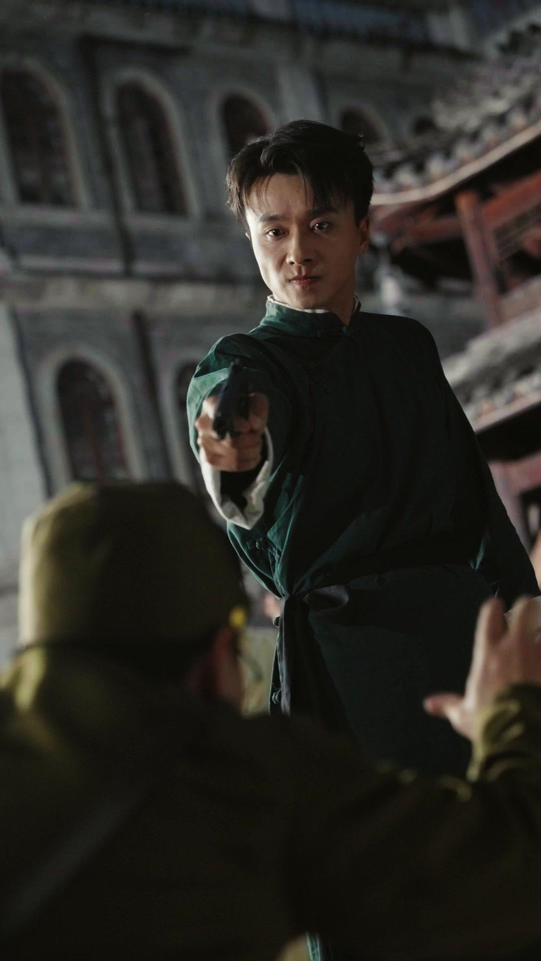 Alzo el filo del Este 