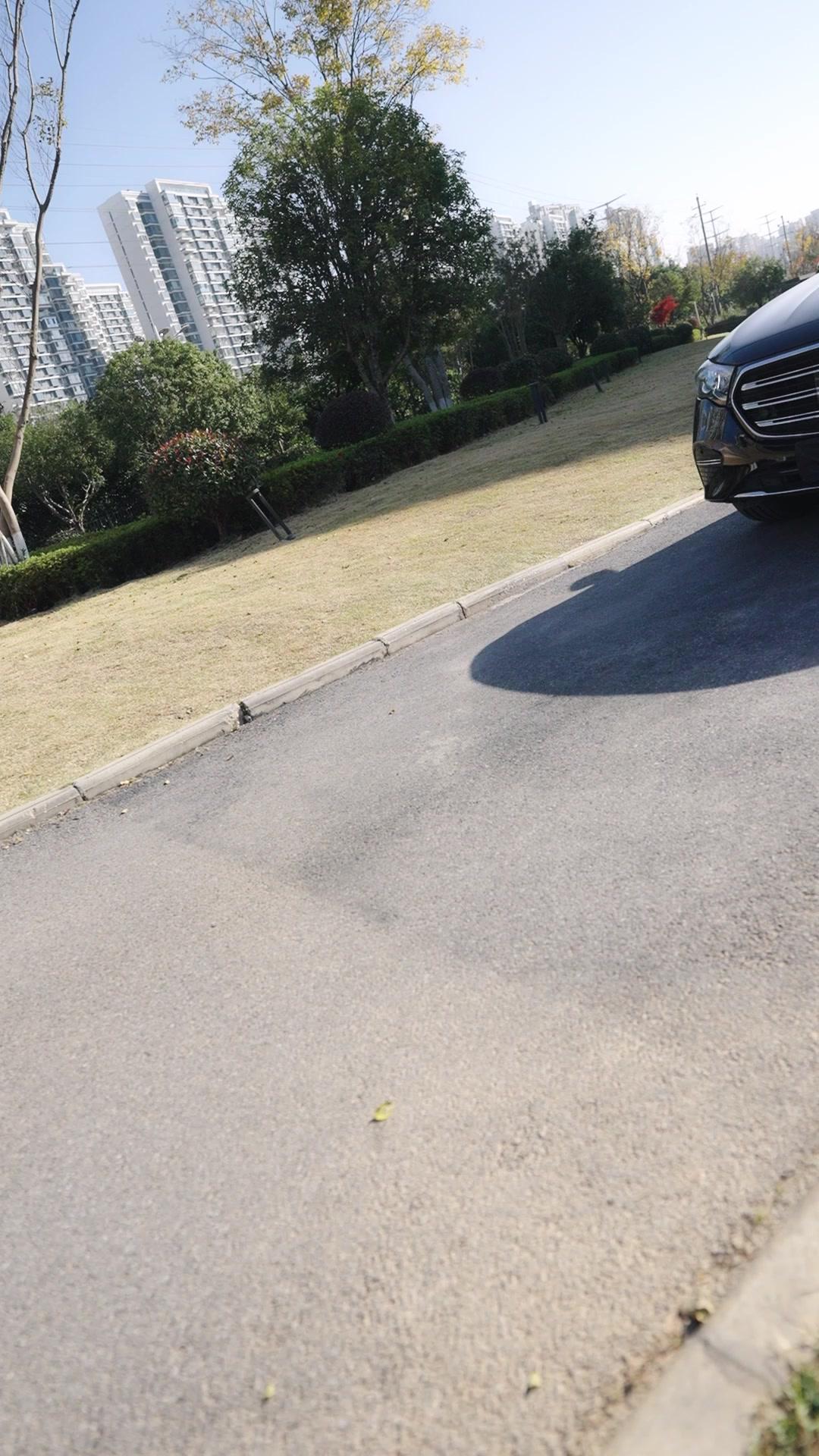 개틀링을 든 신부