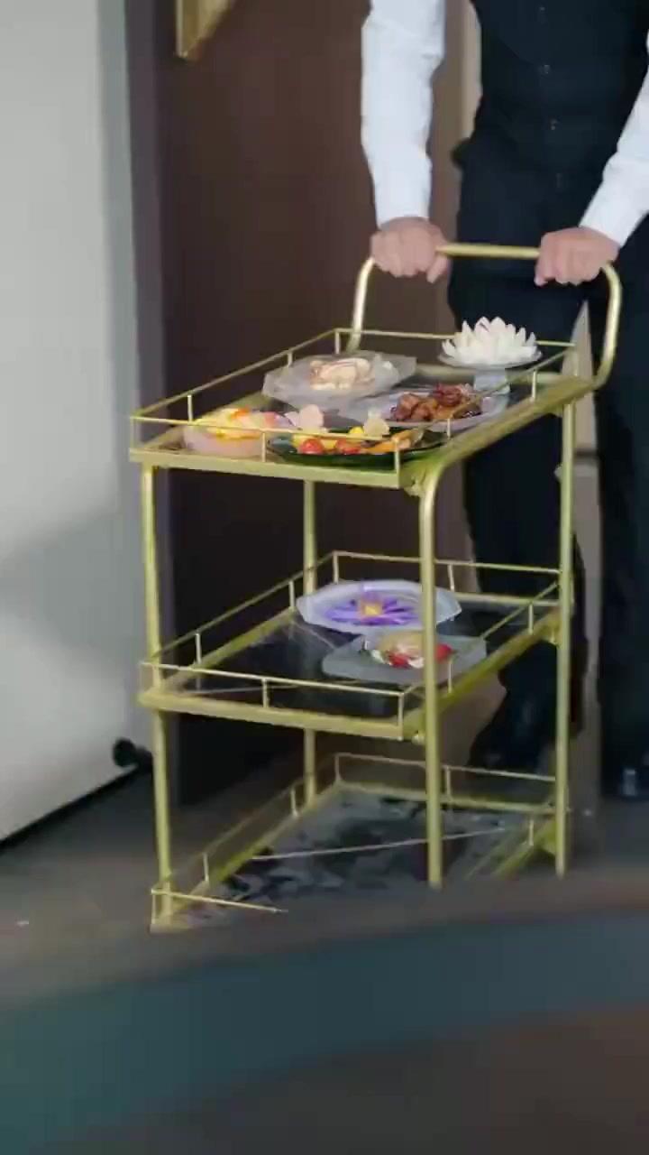 Per Sopravvivere, Mi Stringo al Mio Nemico