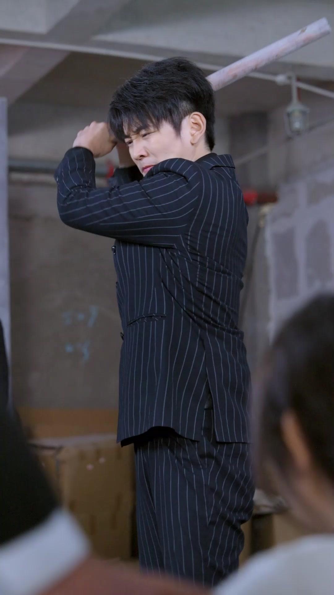 被背叛後，他撿走了我