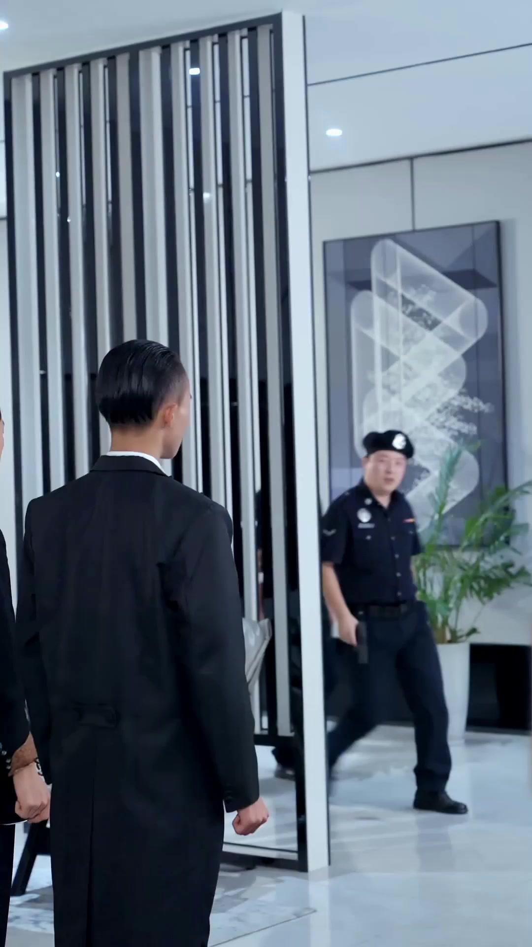 Ẩn Long Ngạo Thế