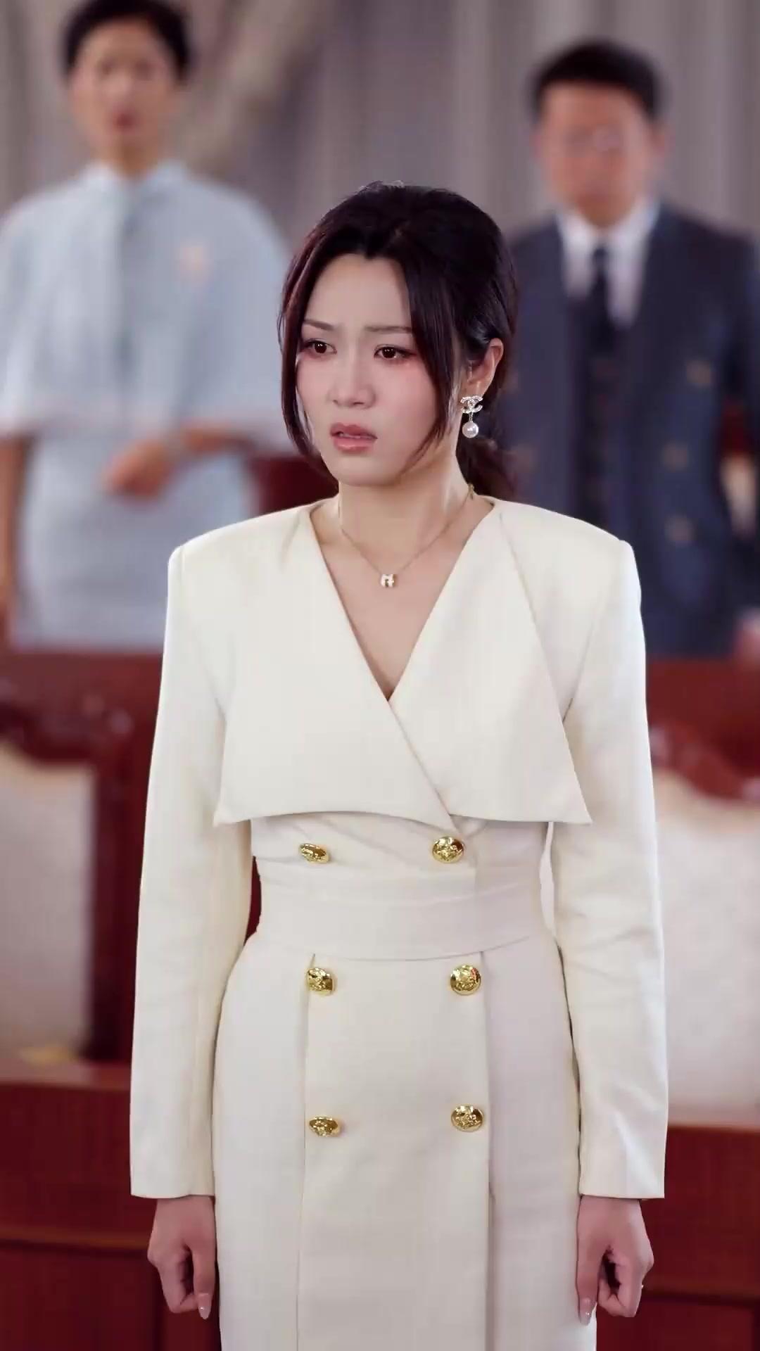 (Sulih suara) Apa Rahasia Boneka itu?