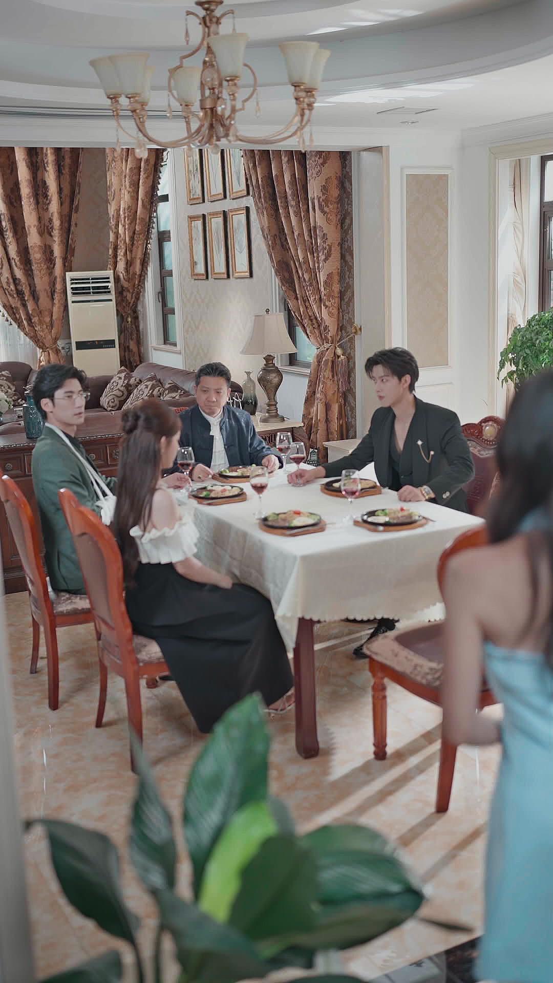 Tiga Hati, Dua Ikatan