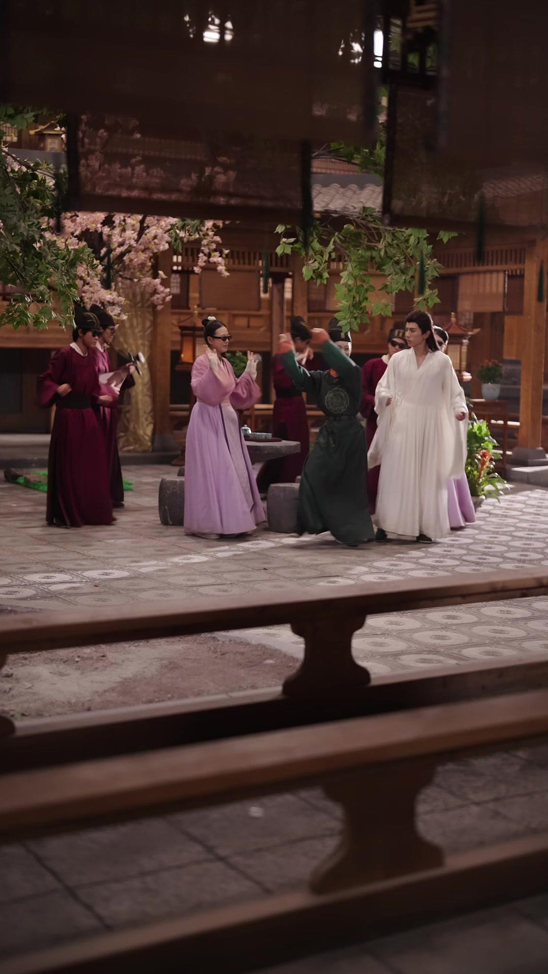 穿越成太監，我夜夜狂吻太子