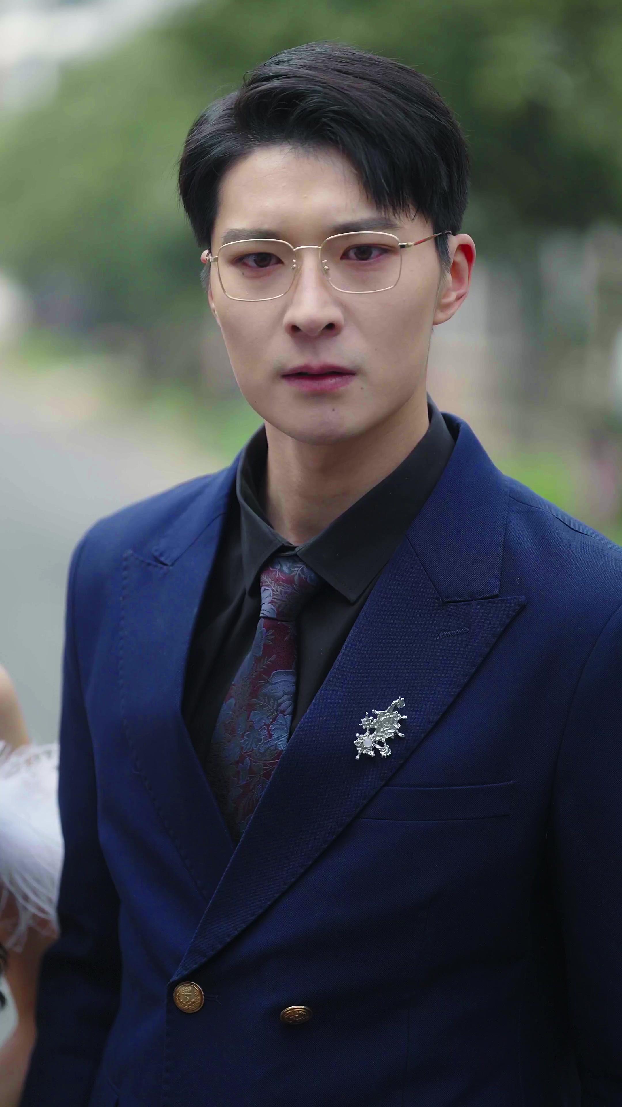 Contract? Oops, I’m in Love!