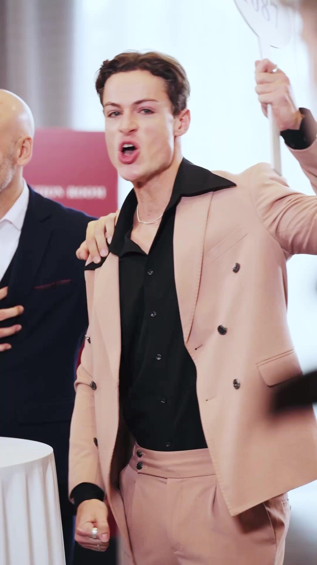 O Rei Lobo Oculto: Um Híbrido Fracassado