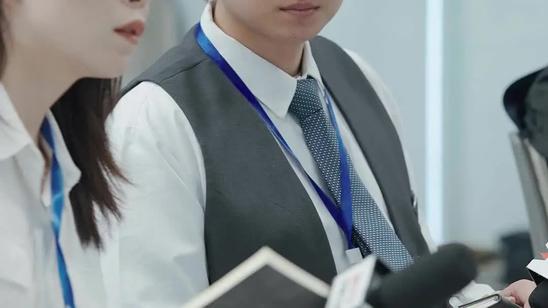 Whispers in the Dance: The Unspoken Tension Between Tian Xiaocao and Song Qing