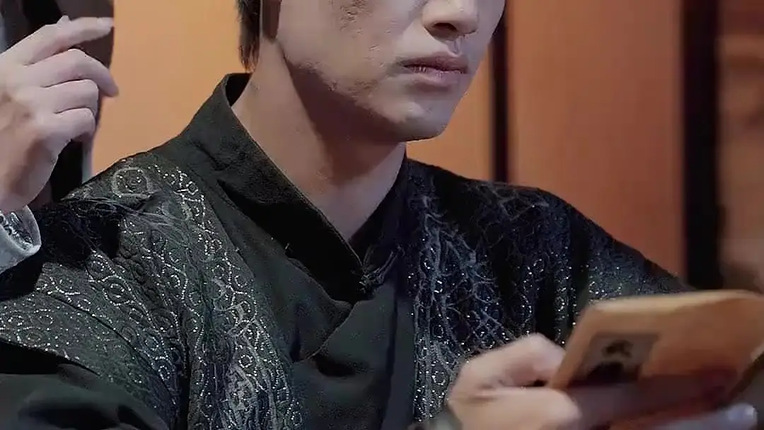 (Doblado) El guerrero divino perdido: La ilusión del amor en la sombra de la razón